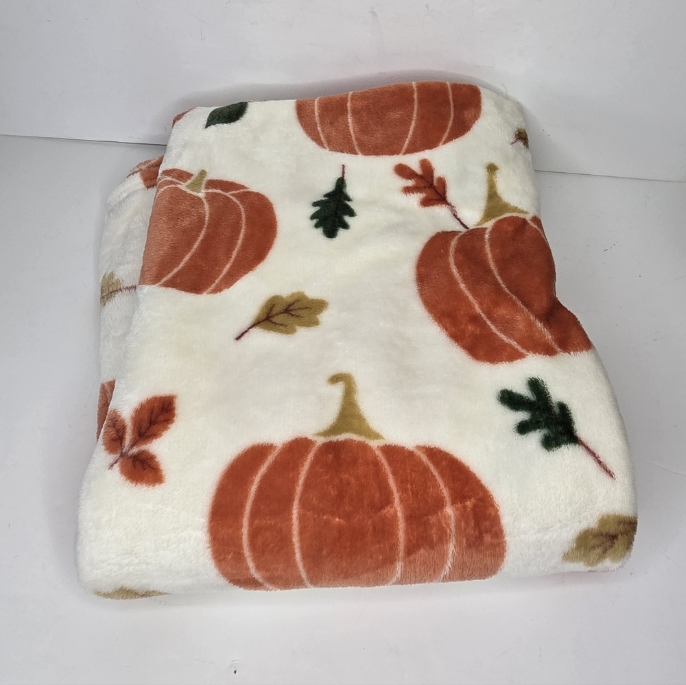 Cozy Fall Plush Pumpkin And Autumn Leaves Decorative Throw Blanket‎